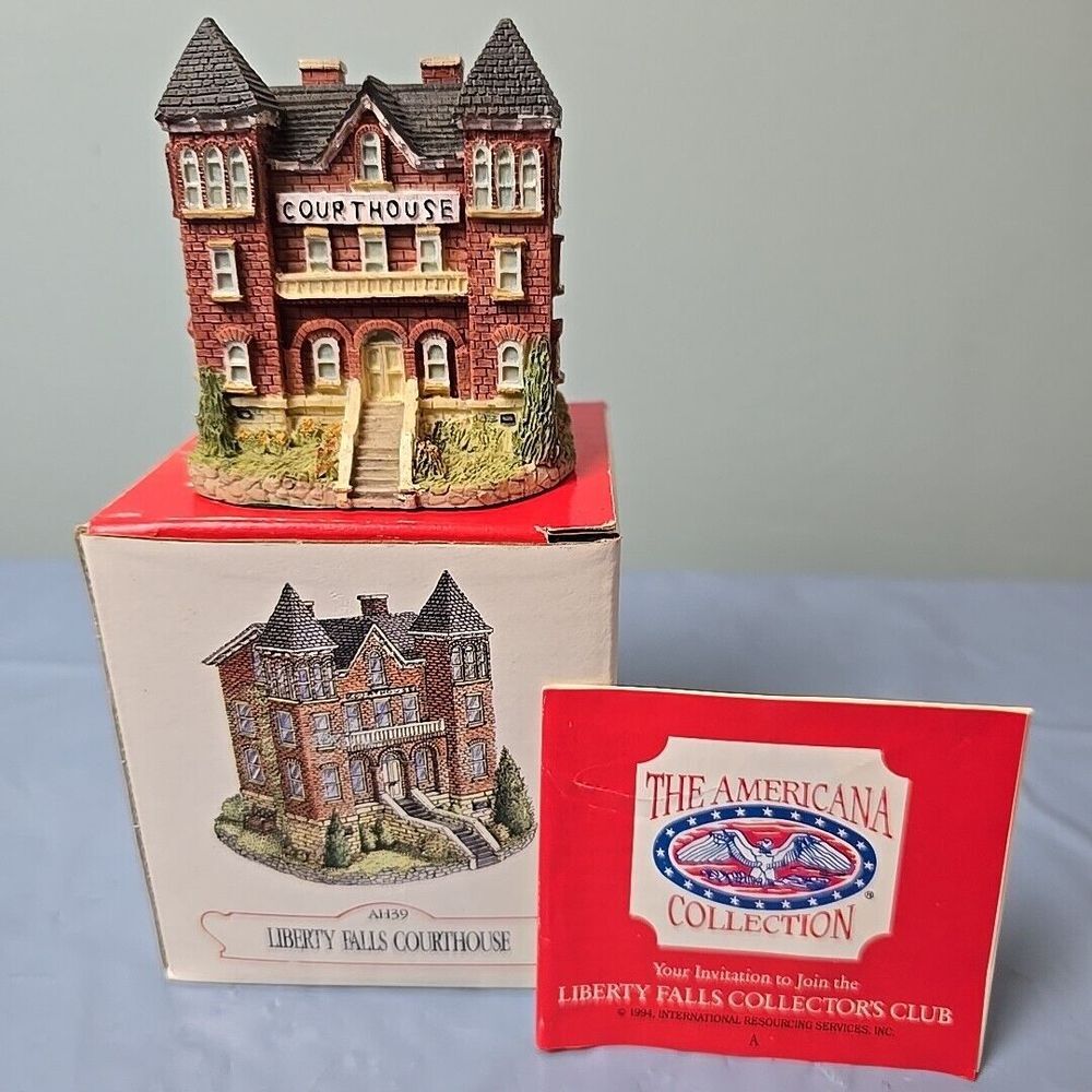 Village Americana #AH39 Liberty‎ Falls Courthouse  1993 Holiday Village Dillards